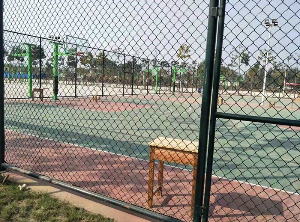 曲阜夫子学校硅pu篮球场